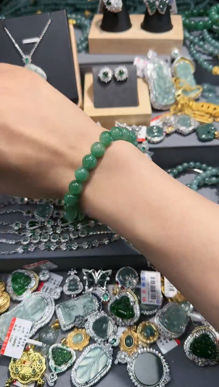 【闪购商品】翡翠吊坠(赠链)未镶嵌天然翡翠