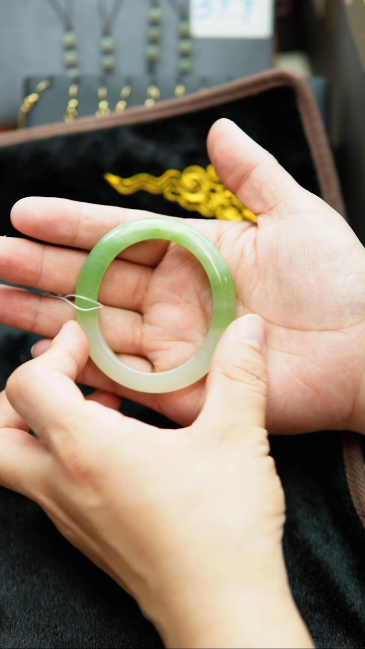 【闪购商品】和田玉手镯未镶嵌51圈口贵妃翠青手镯