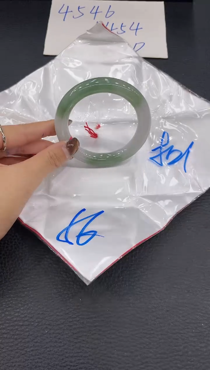 【闪购商品】翡翠手镯未镶嵌手镯