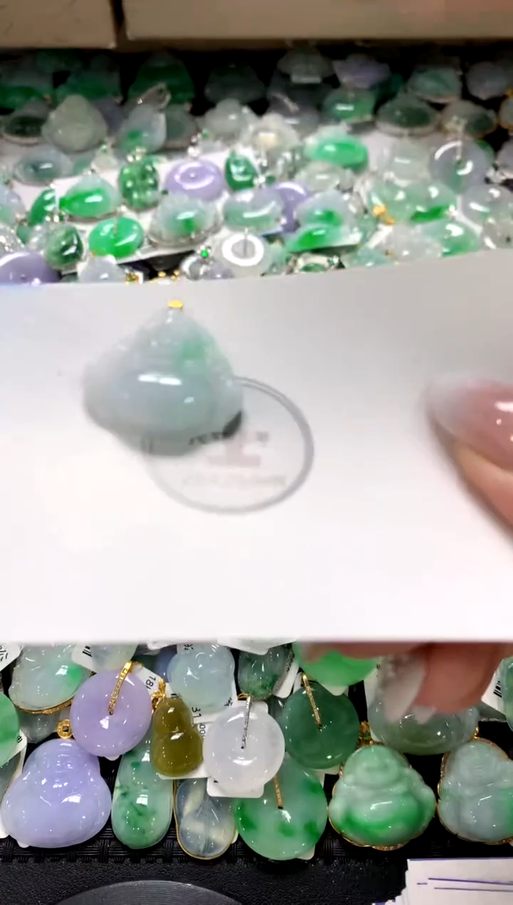 颈饰18K金镶嵌翡翠1111111111111111