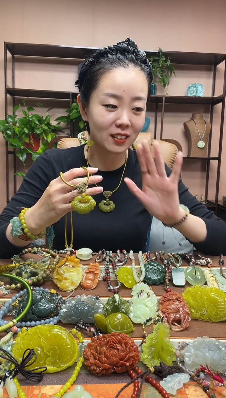 未镶嵌岫玉吊坠多样性发货发其中之一