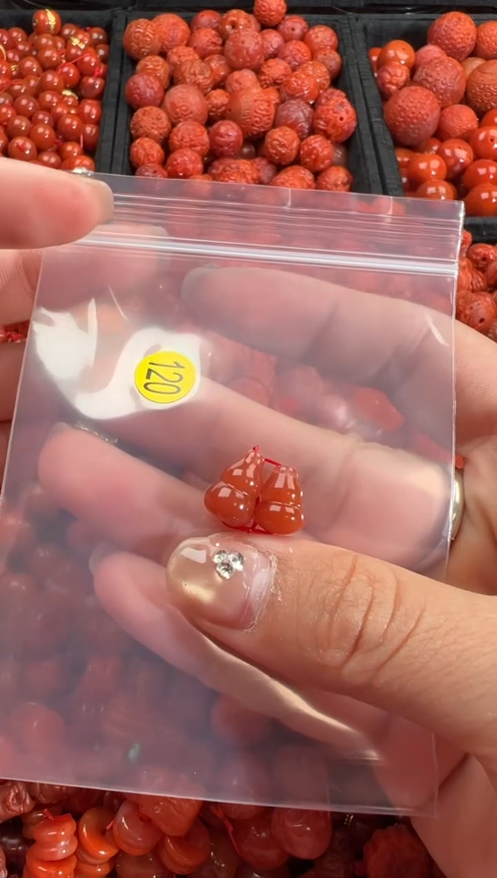 南红玛瑙未镶嵌颈饰1