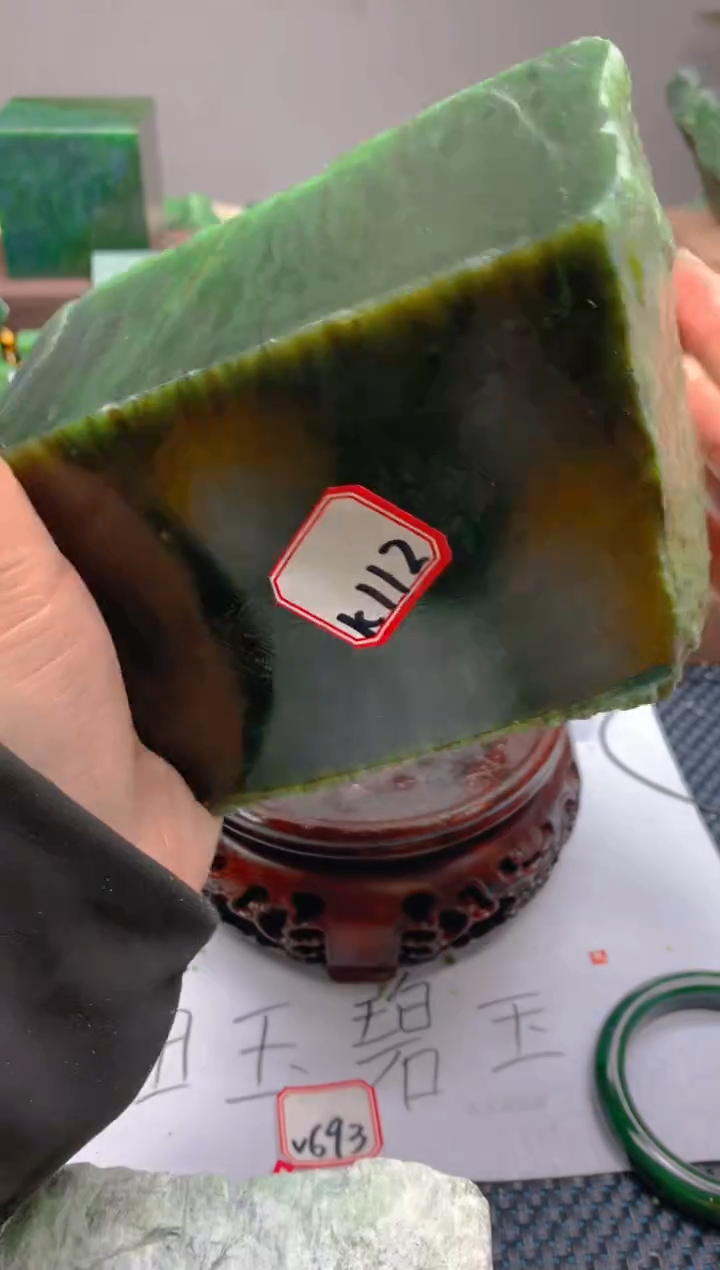 和田玉（碧玉）未镶嵌珠宝半成品112