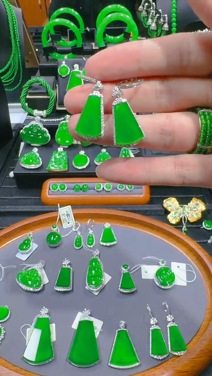 【闪购商品】翡翠耳饰18K金镶嵌天然A货翡翠