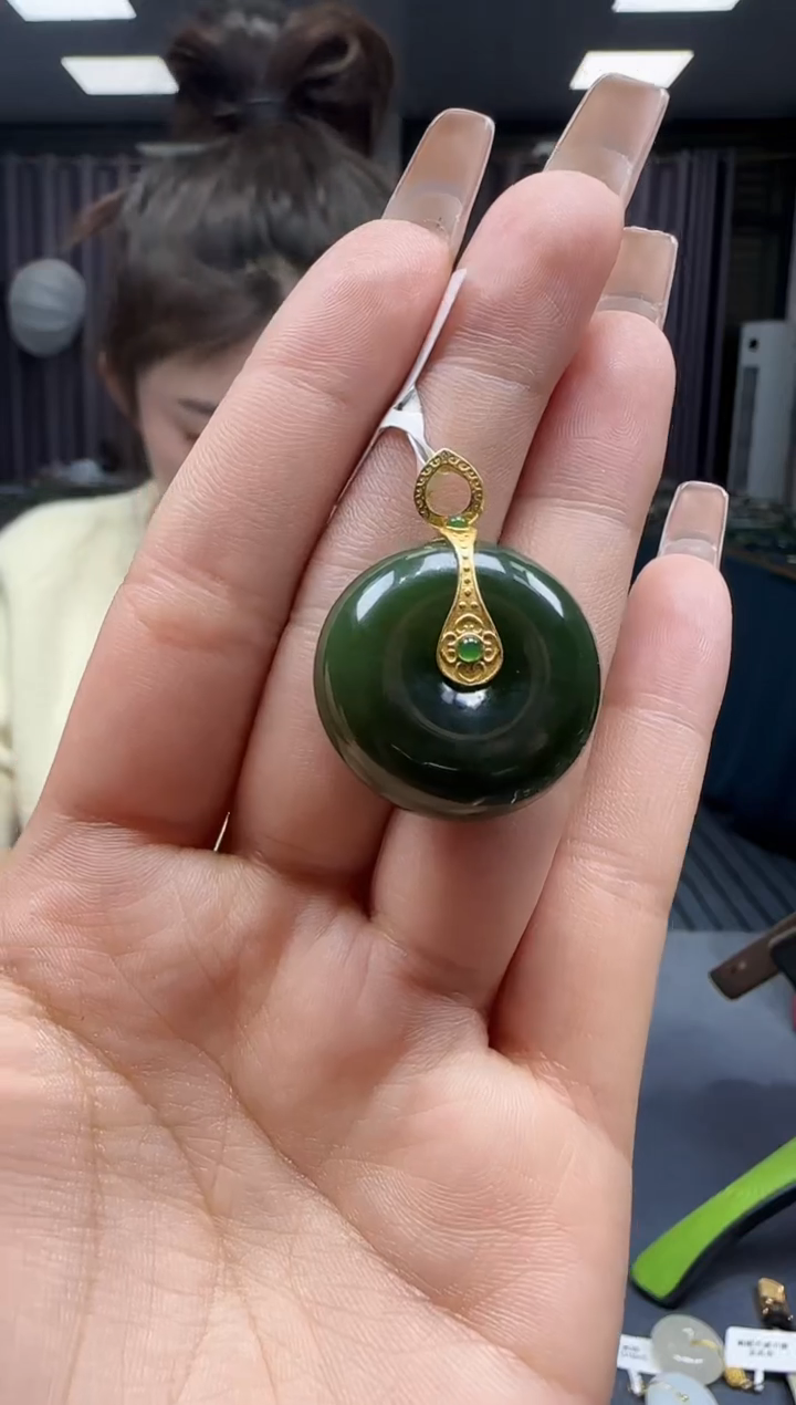【闪购商品】和田玉挂件18K金镶嵌1