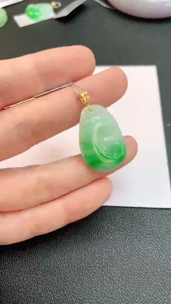 翡翠18K金镶嵌颈饰赠礼盒证书 敏