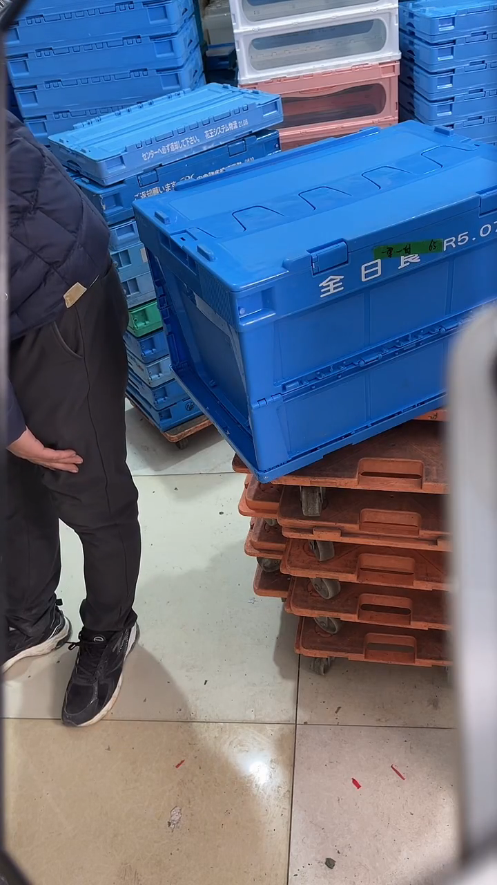 厚款一****界带盖子箱子一个