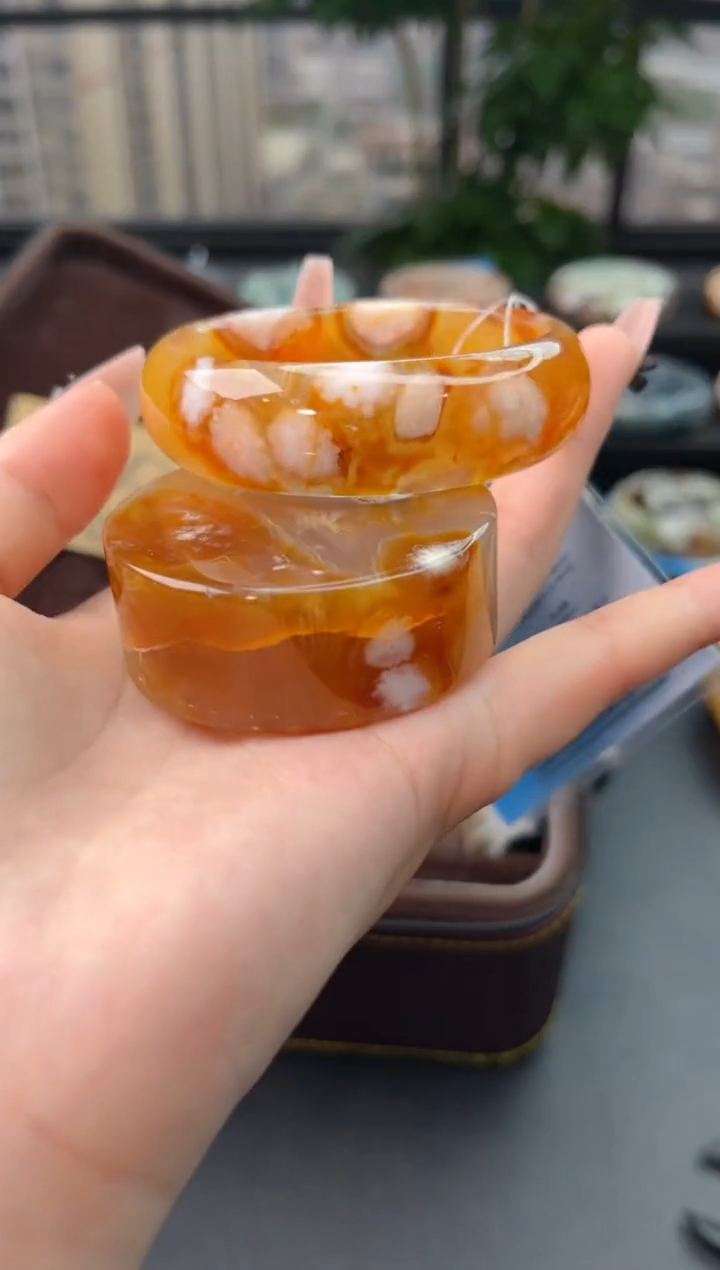 【闪购商品】石英质玉手镯未镶嵌赠送镯心（圈口53