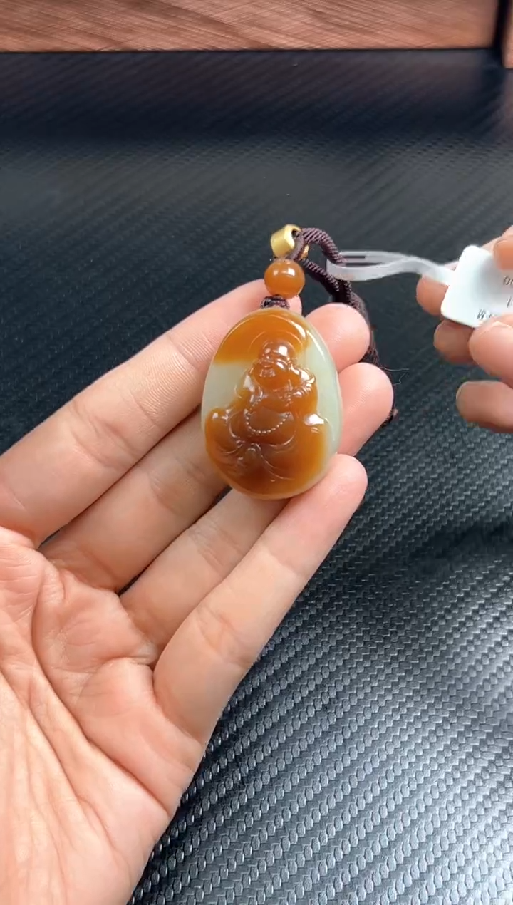吊坠(赠链)未镶嵌和田玉若羌微色差吊坠M