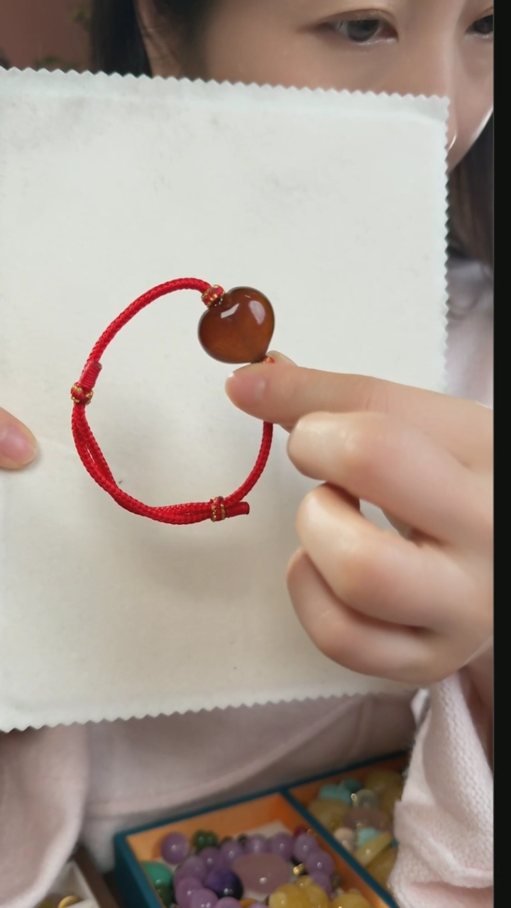 【闪购商品】琥珀吊坠(不含链)未镶嵌天然爱心琥珀吊坠送编绳