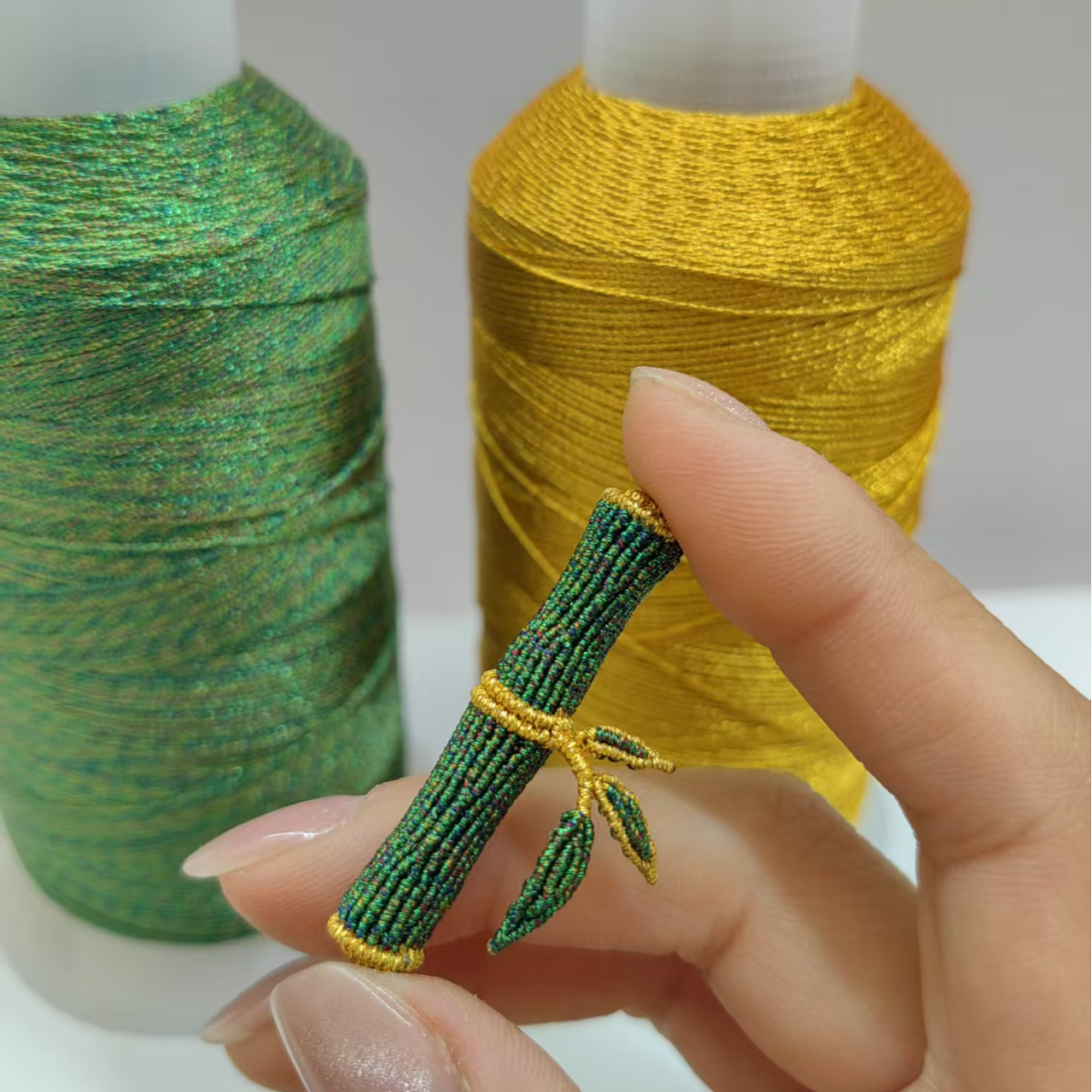 五彩段然混色彩金股线大卷