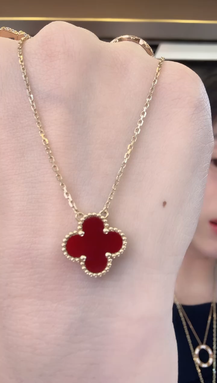 18K金镶嵌项链玛瑙/玉髓红花项链