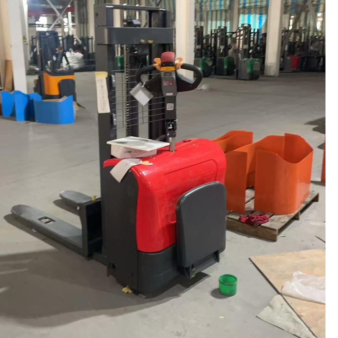 小型无腿前移式全电动堆高叉车液压升高叉车站驾装卸铲车