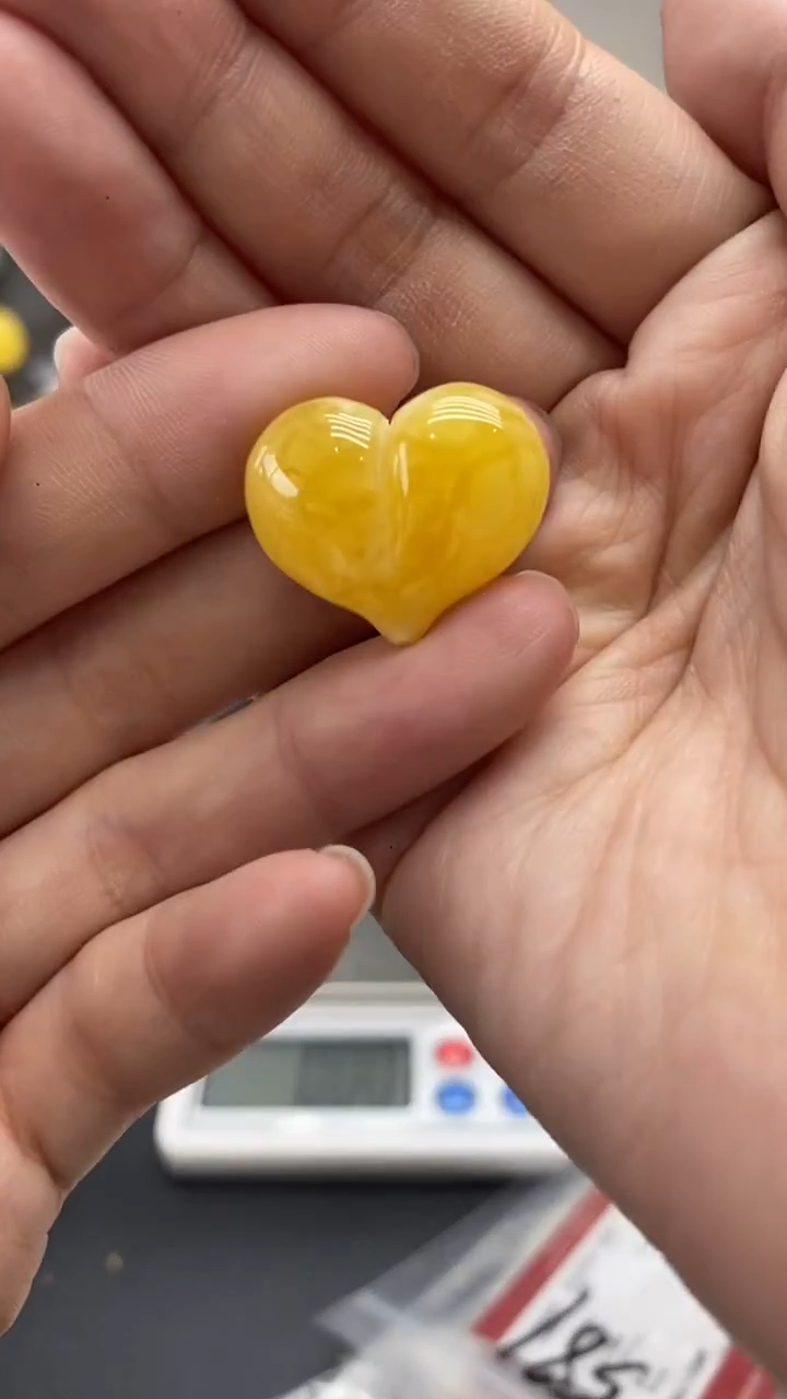 琥珀未镶嵌珠宝奇石208