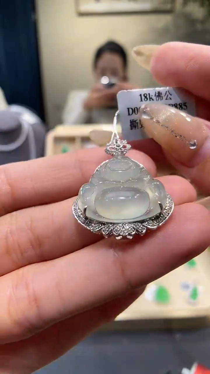 【闪购商品】翡翠吊坠(不含链)18K金镶嵌佛公