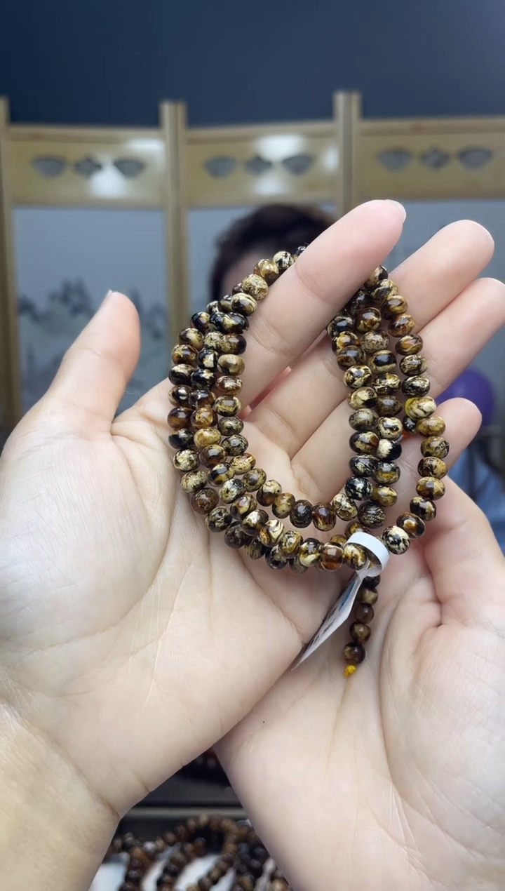 【闪购商品】琥珀裸石未镶嵌6+熊猫花108