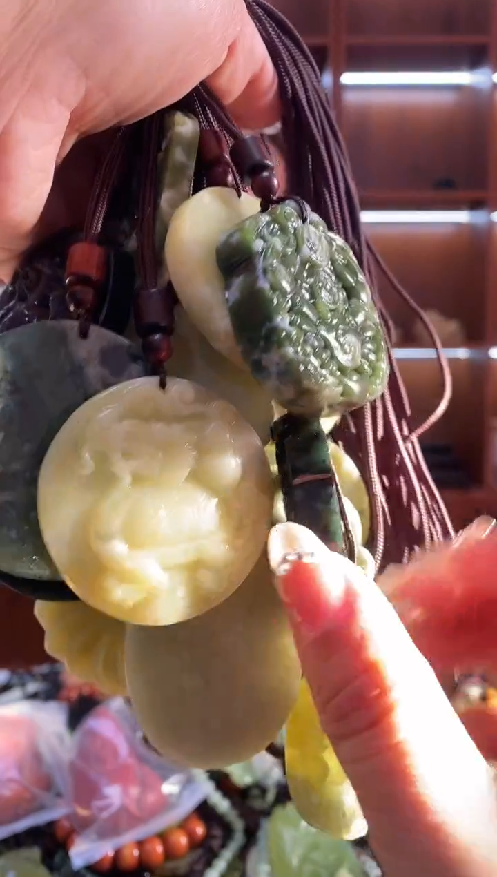 未镶嵌岫玉吊坠多样性发其一