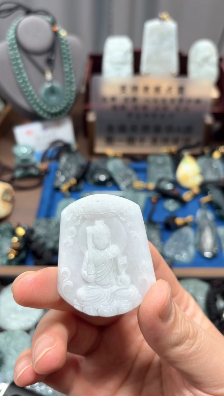 翡翠未镶嵌颈饰翡翠 未镶嵌 颈饰