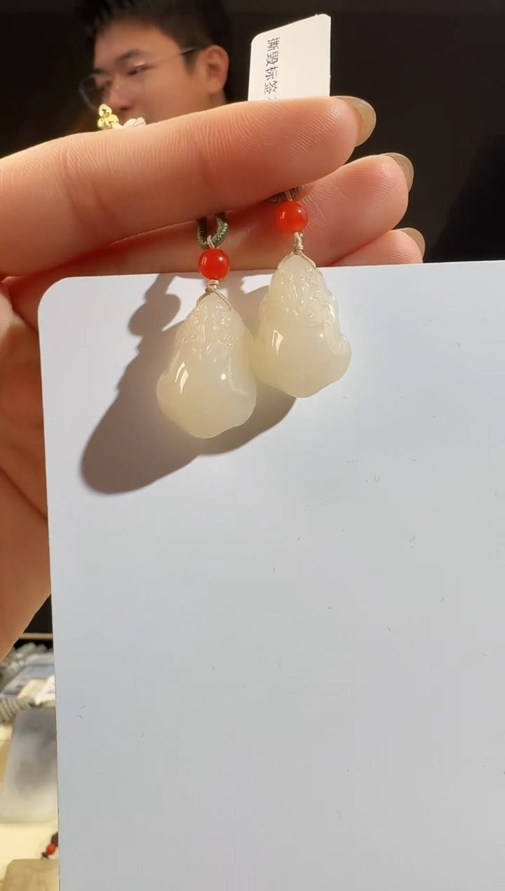 颈饰未镶嵌和田玉藕粉貔貅 多样性发其一