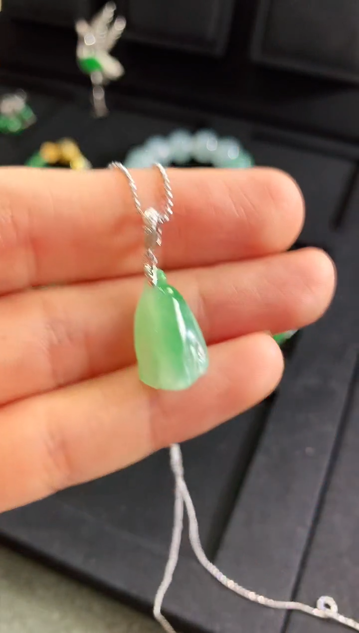 【闪购商品】翡翠吊坠(不含链)18K金镶嵌吊坠