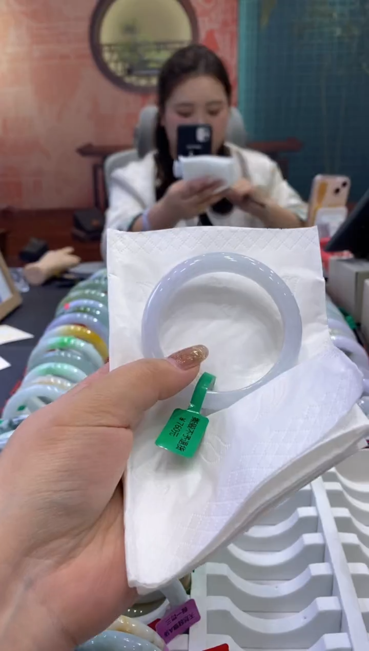 【闪购商品】翡翠手镯未镶嵌多人005457