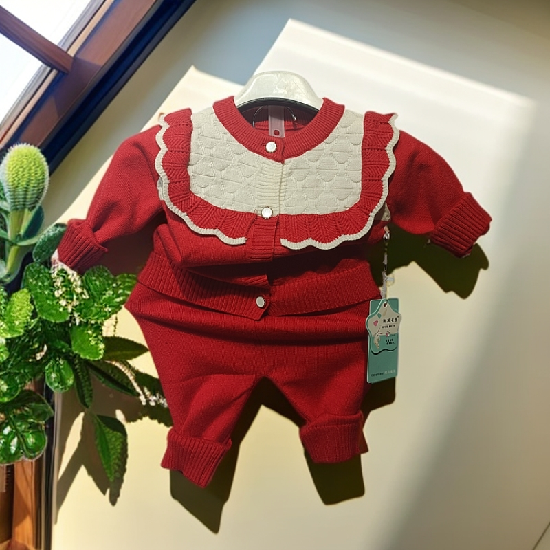 可爱的宝宝们的美丽衣服