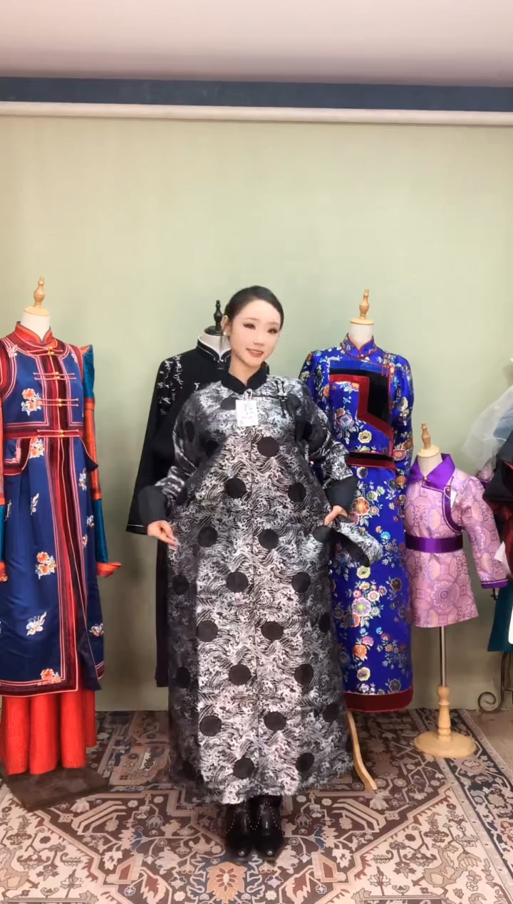 黑银色女士传统袍