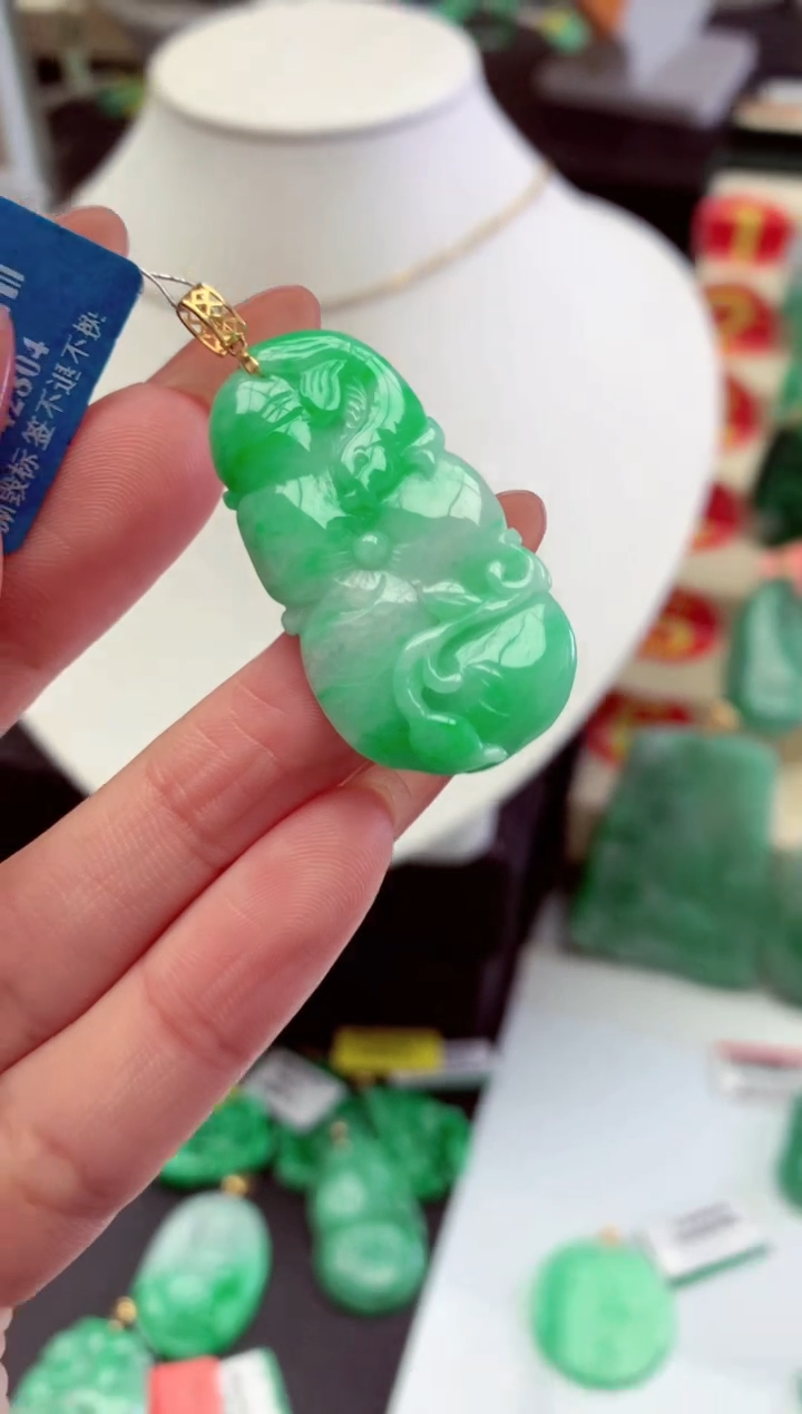 【闪购商品】翡翠吊坠(不含链)18K金镶嵌挂件