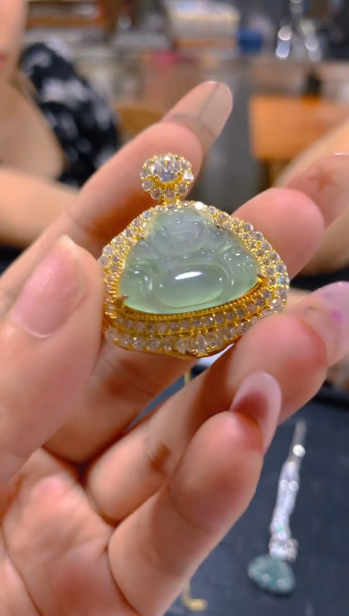 翡翠未镶嵌颈饰多样性发一