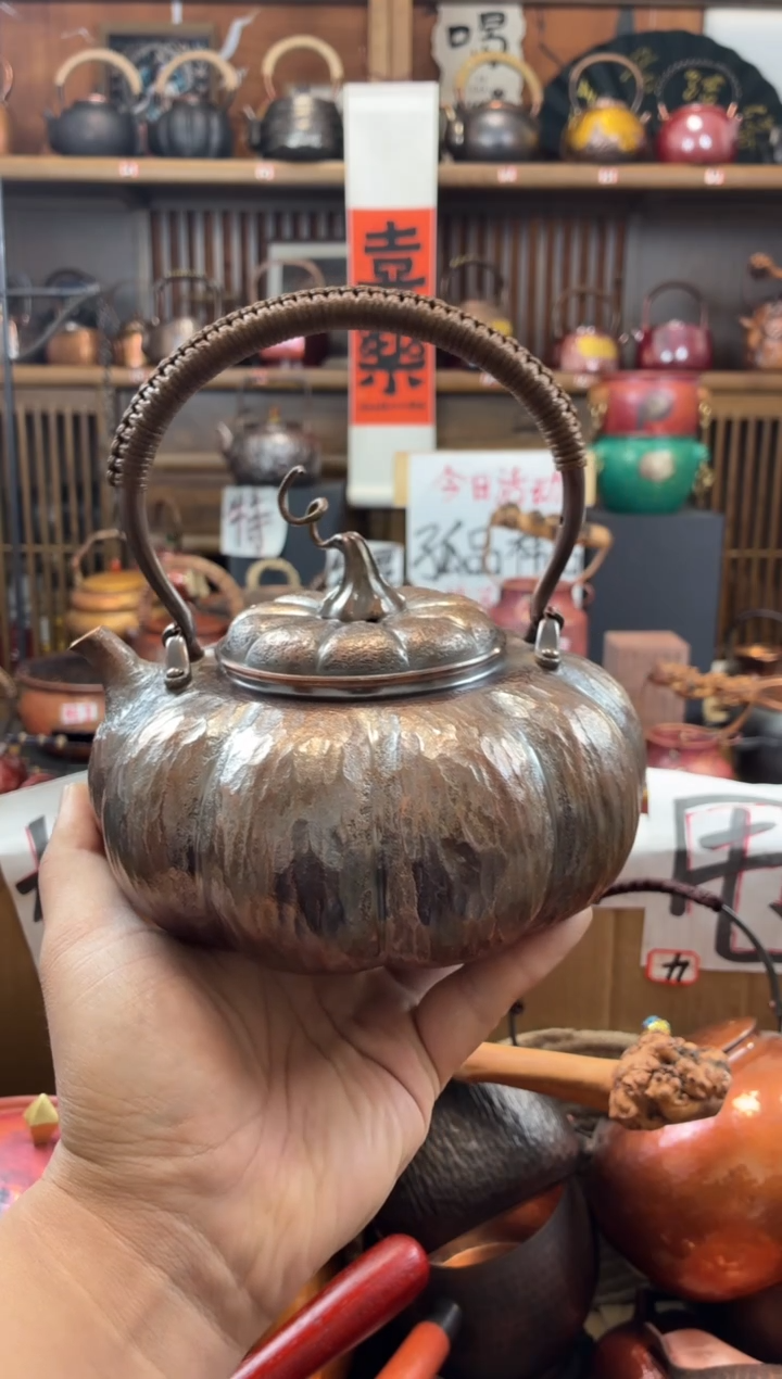 诚***瓦1.2升做旧提梁南瓜提梁壶纯紫铜