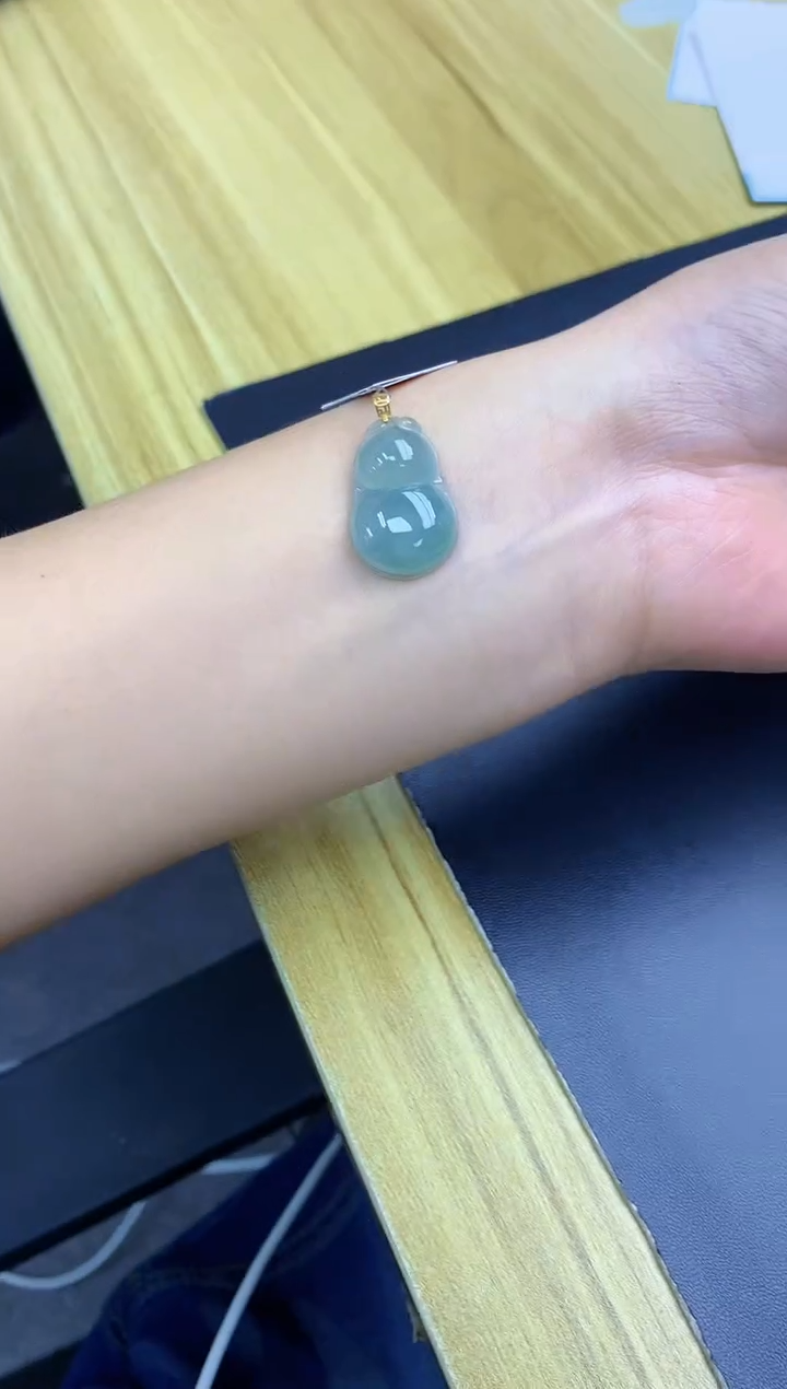 颈饰18K金镶嵌翡翠天然A货