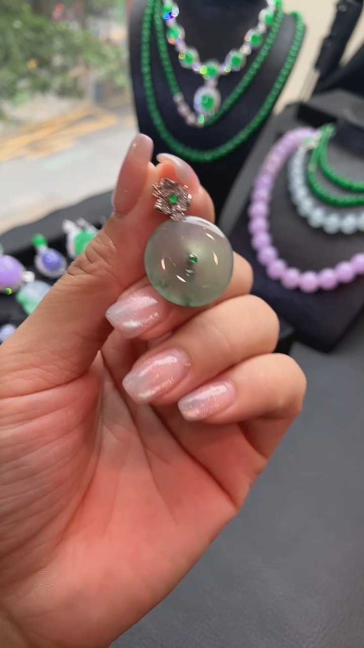 翡翠18K金镶嵌项链吊坠