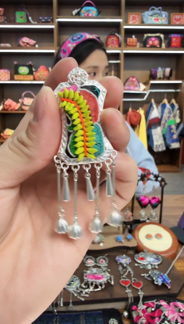 【闪购商品】织绣27蒙阿苏苗绣传承