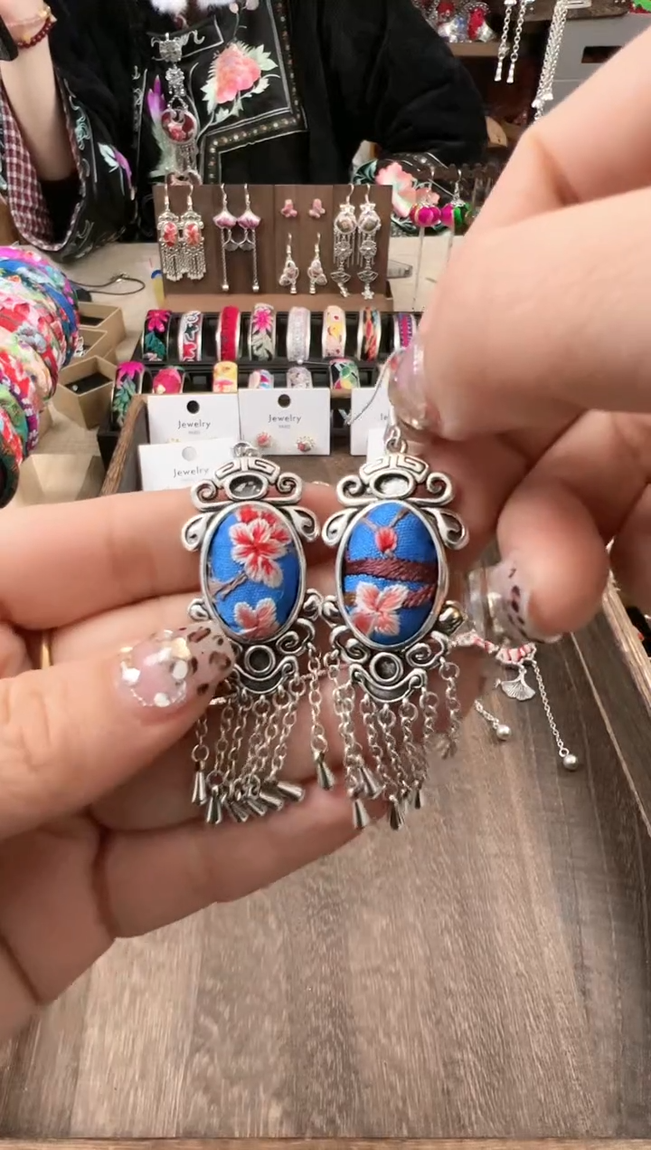 【闪购商品】织绣民族风老绣饰品373