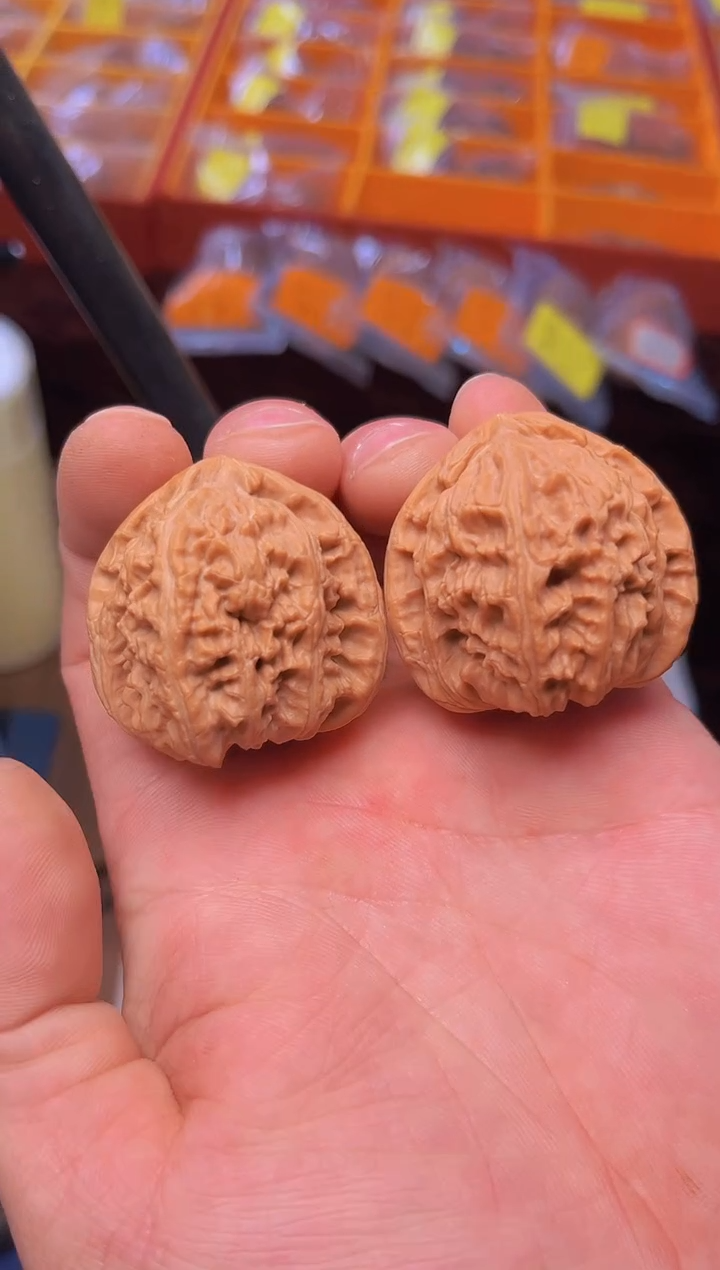 【闪购商品】文玩核桃把件40三角白