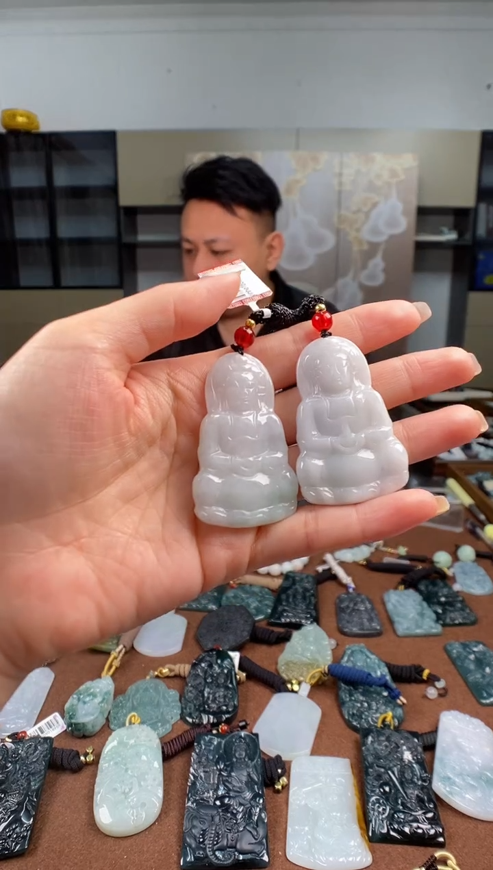 颈饰未镶嵌翡翠  多样性发其一