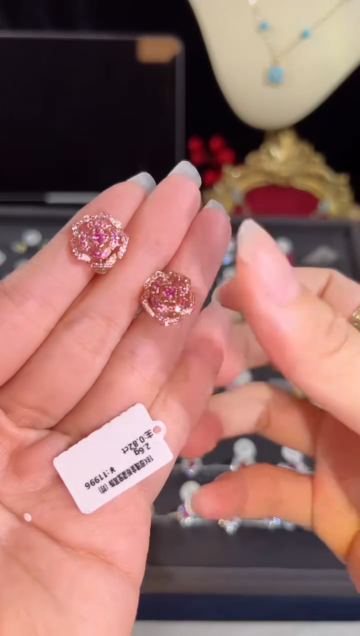 【闪购商品】彩色蓝宝石耳饰18K金镶嵌BE12313