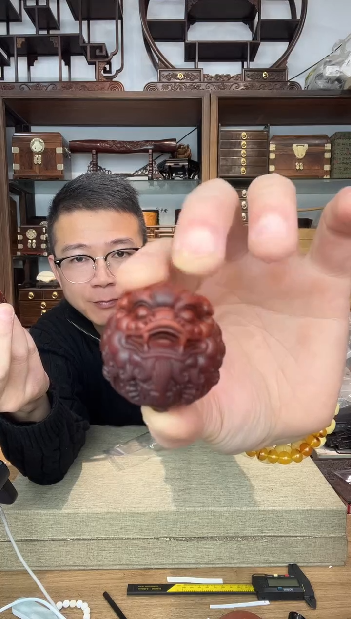 乌木类书架622小叶紫檀雕刻貔貅手球一对