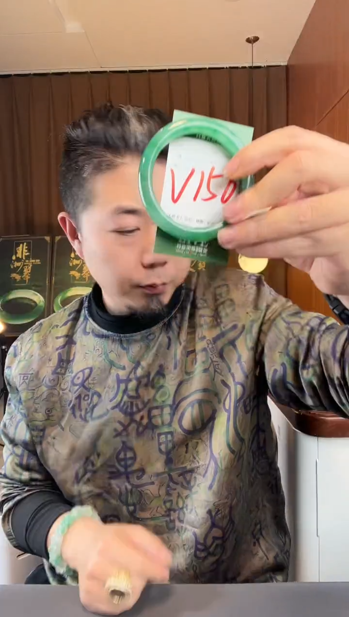 【闪购商品】石英质玉手镯未镶嵌非洲翠