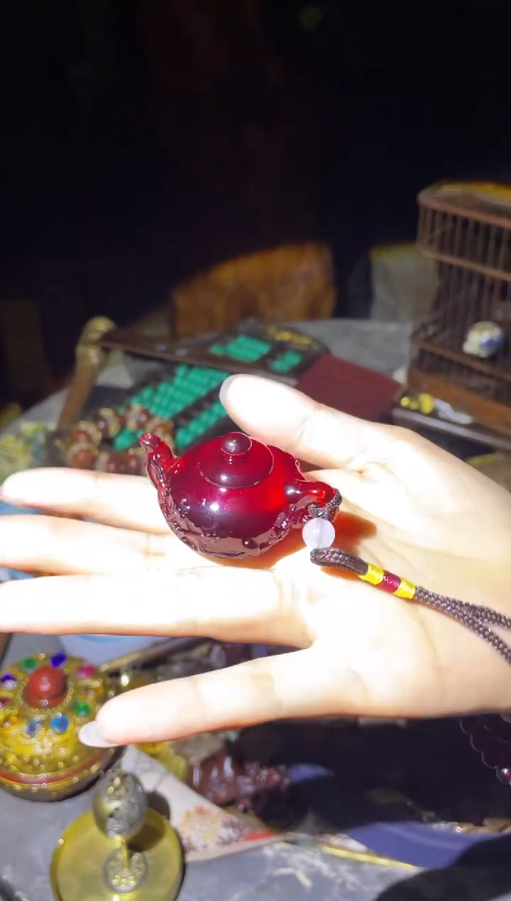 未镶嵌颈饰琥珀红把把壶