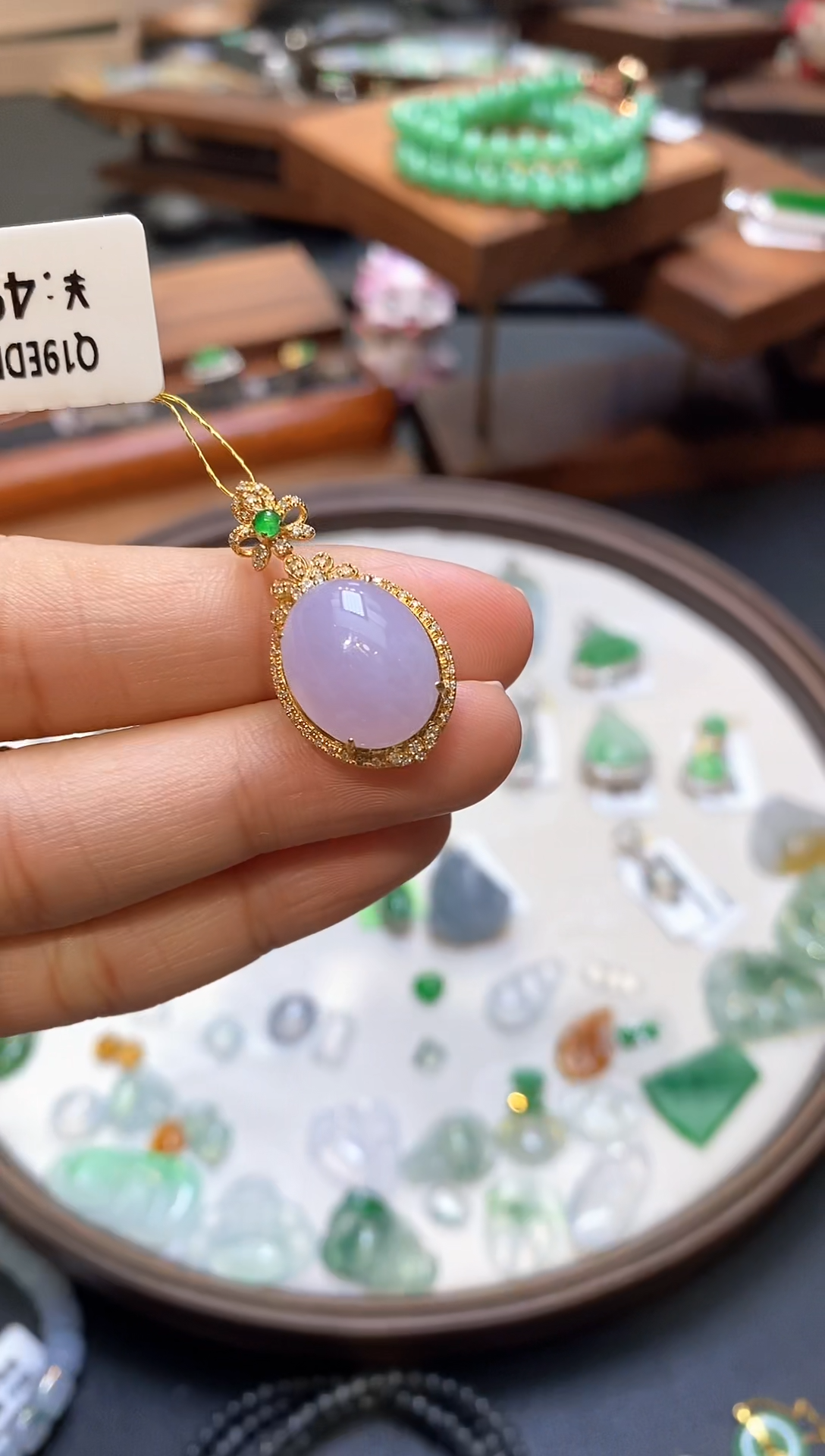 翡翠18K金镶嵌颈饰吊坠