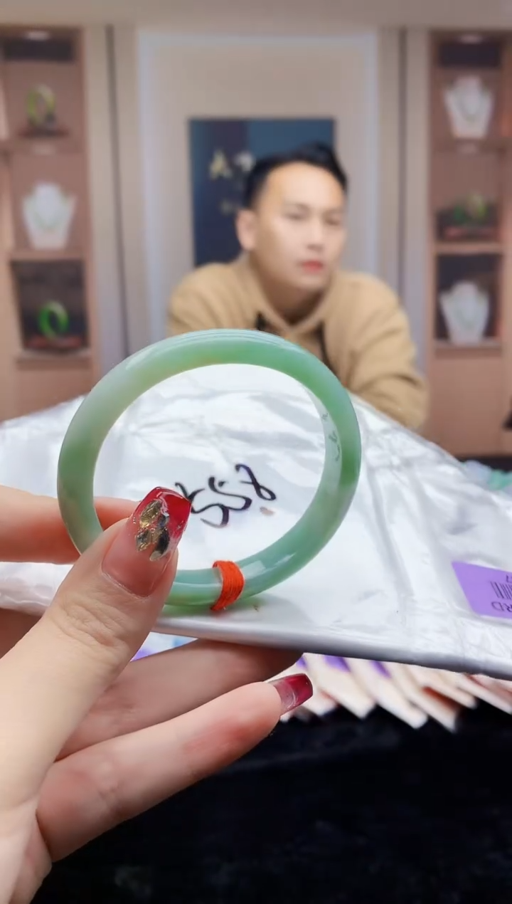 【闪购商品】翡翠手镯未镶嵌    H40-37