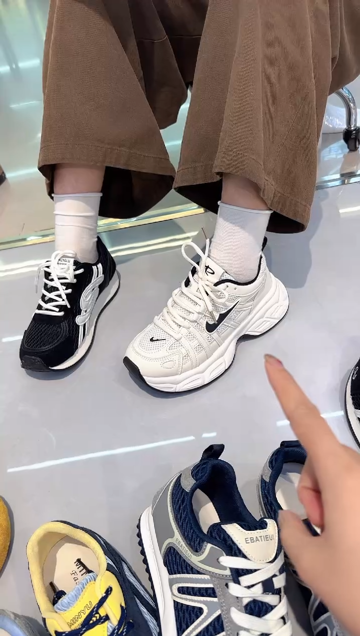 单鞋8912黑白36码一双