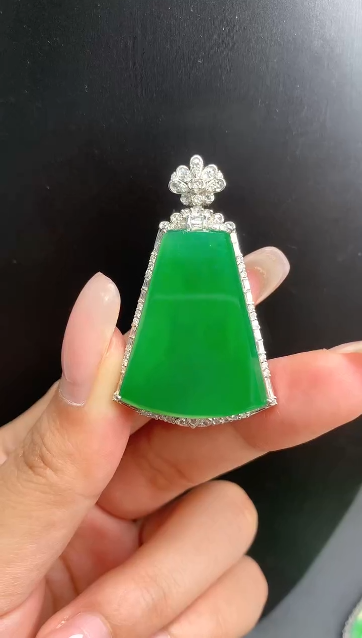 【闪购商品】翡翠颈饰18K金镶嵌无事牌1565