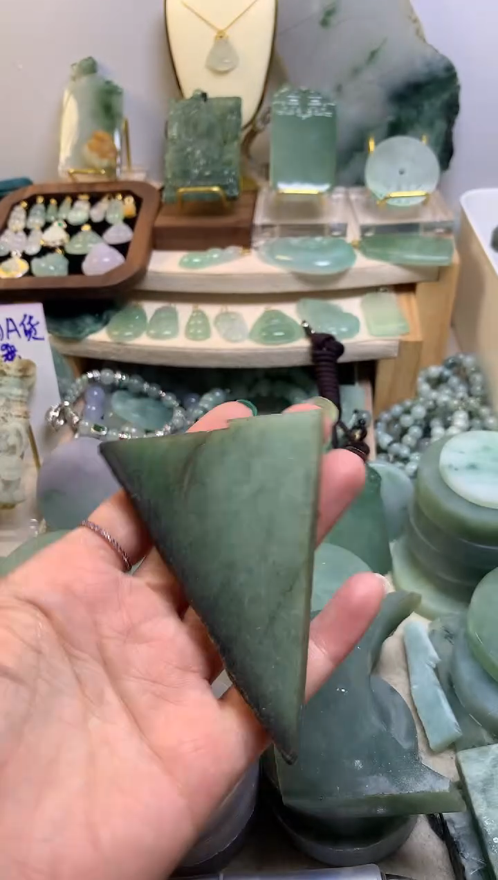 【闪购商品】翡翠挂件未镶嵌 缅甸A货翡翠，没有运费险