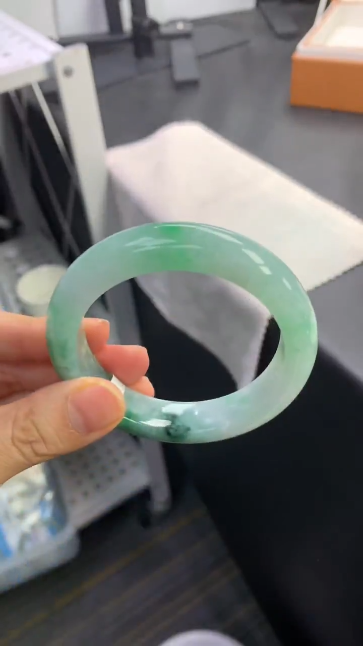 未镶嵌手镯翡翠退货需手镯吊牌标签完好