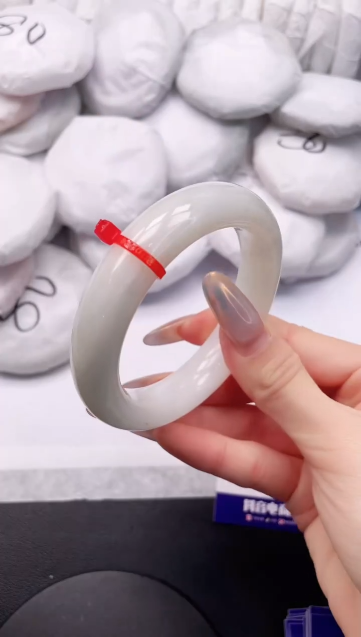 【闪购商品】和田玉手镯未镶嵌7K52-56