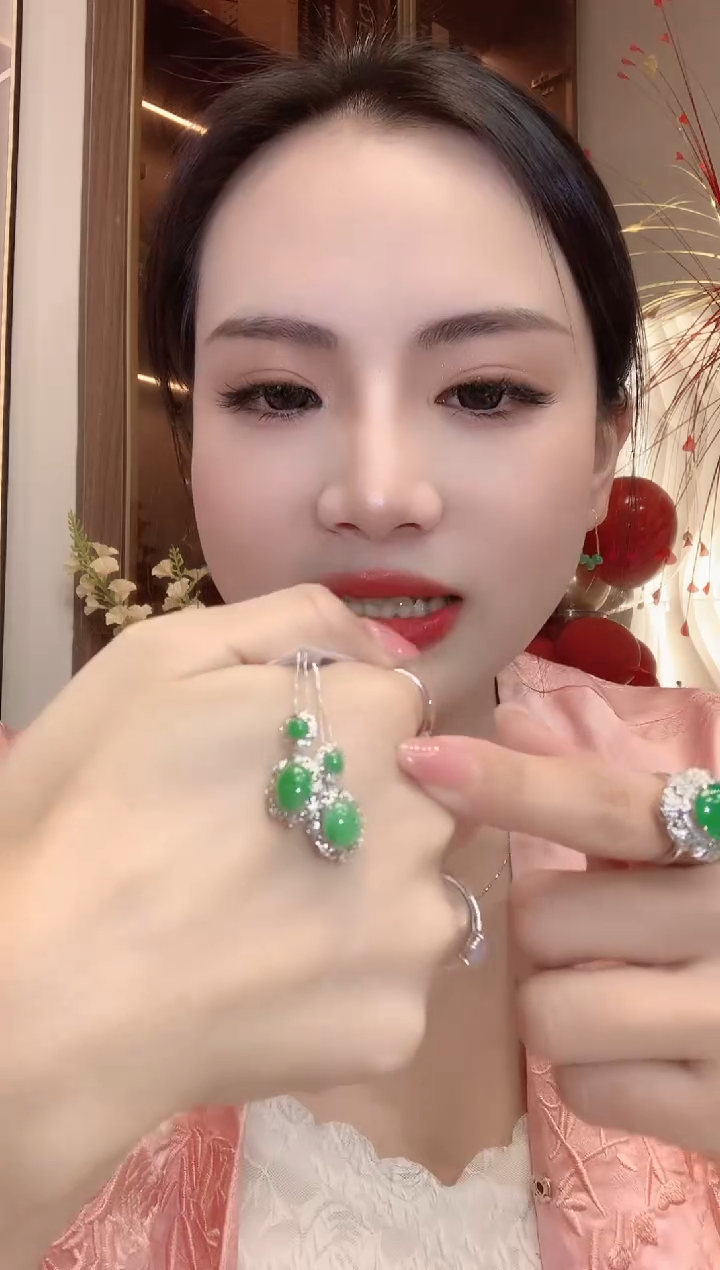 【闪购商品】翡翠吊坠(不含链)18K金镶嵌A2 多样性发货一件