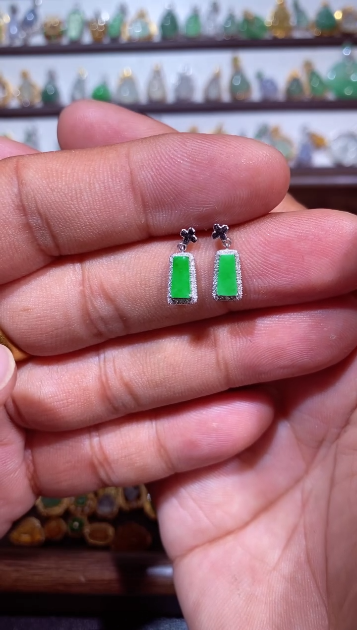 颈饰18K金镶嵌翡翠柿*?11111