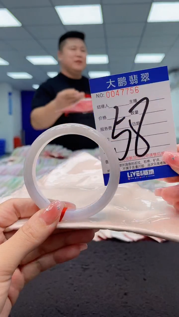 【闪购商品】翡翠手镯未镶嵌AAAAAAAAAA